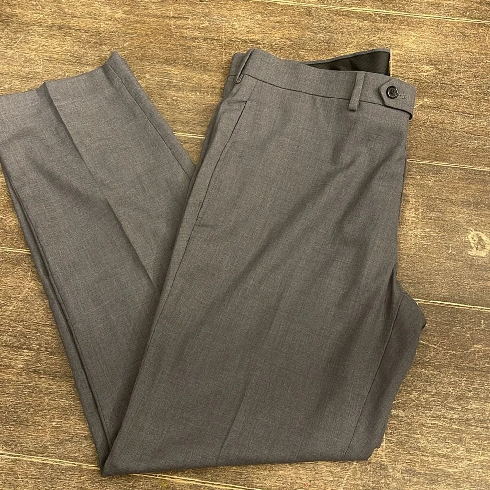 Lauren By‎ Ralph Lauren Suit Separates Pants. Size 34W • 30L. Gray.